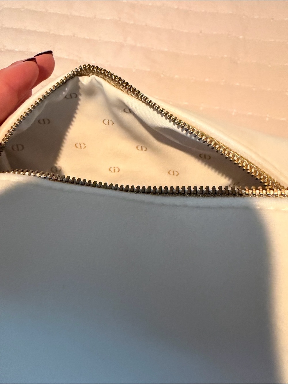 Dior White Velvet Makeup Bag - Picture 5 of 5